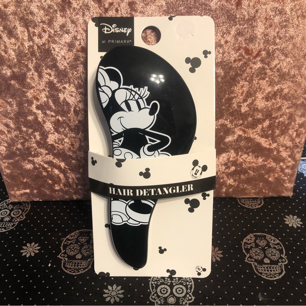 Minnie Mouse detangler hairbrush